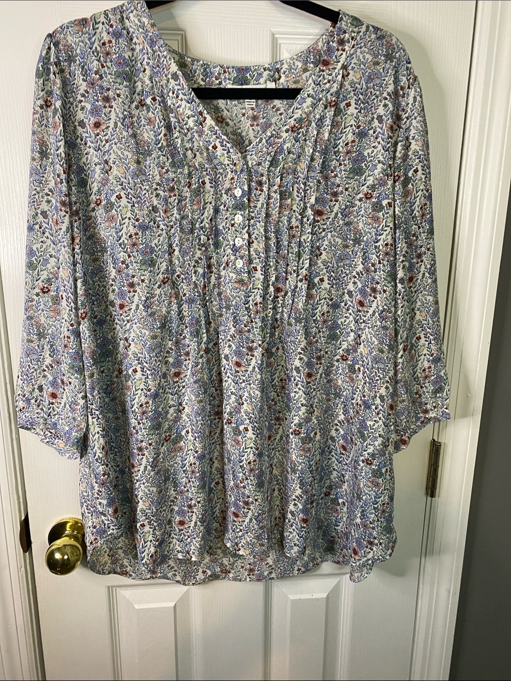 Rose +Olive Floral V-Neck Women’s Blouse - Lavender Multi Size 1X.